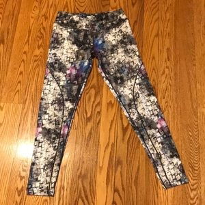 Grey patterned workout leggings size m
